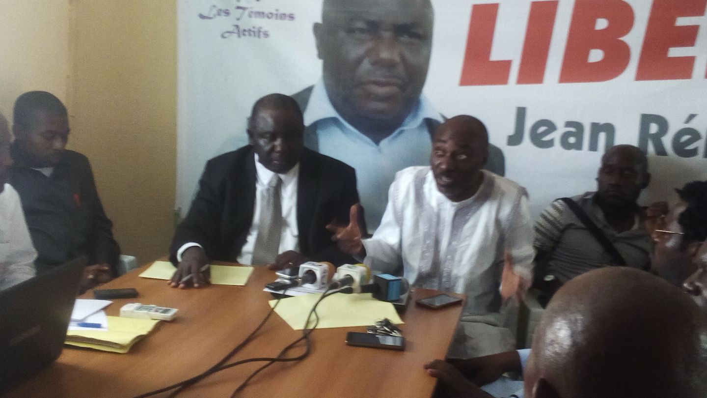 Au centre, Jean Rémy Yama et Marcel Libama, répondant aux journalistes/Gabonews.com.