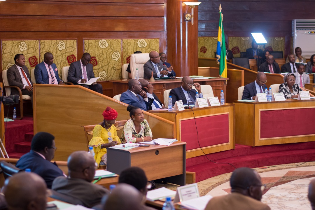 vue de la salle de l’Assemblée nationale présidée par son président M. Faustin Boukoubi