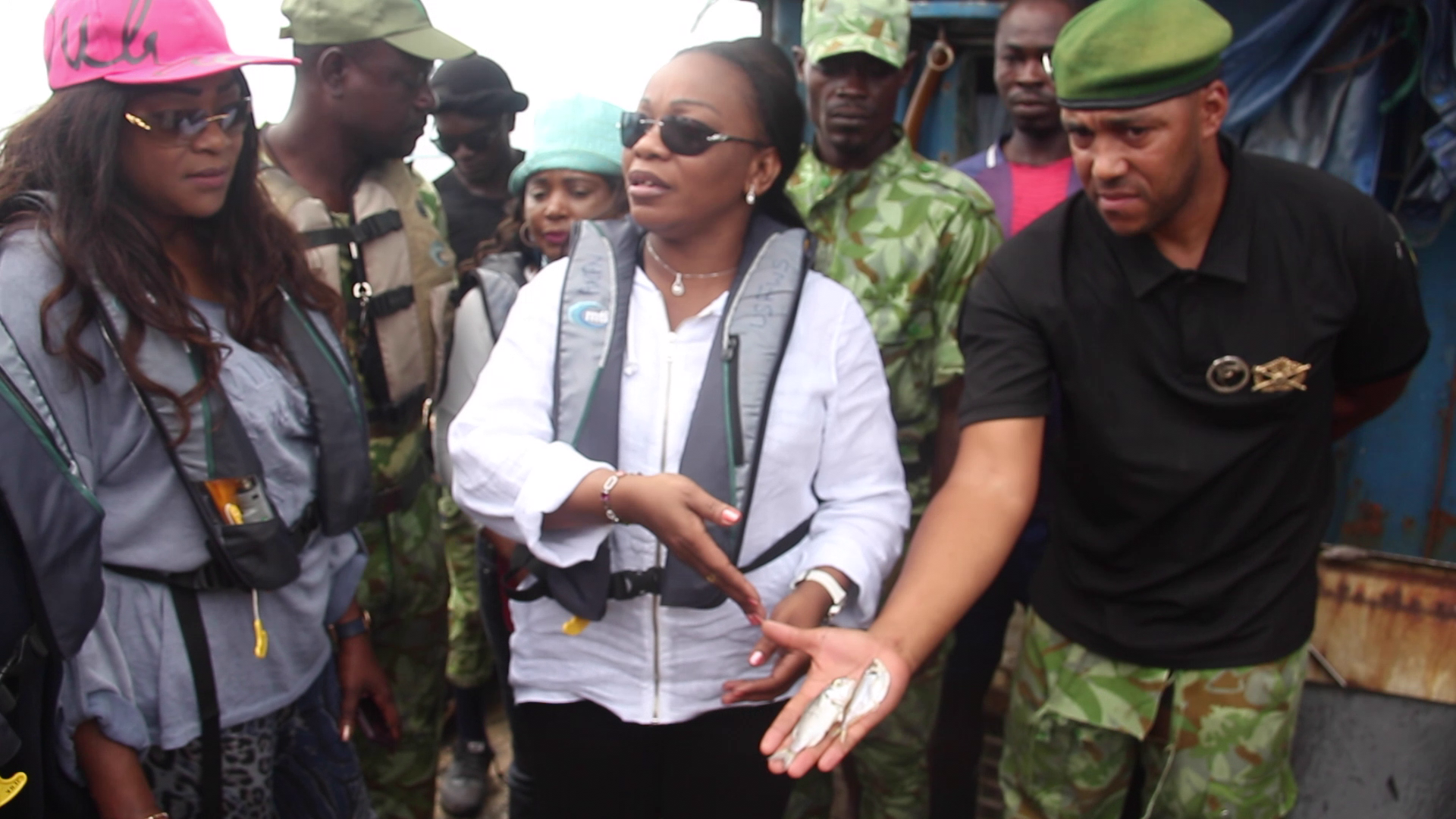 La Ministre de la Pêche et de la Mer, Prisca Koho Nlend indiquant aux malfrats les conséquences de leurs actes.